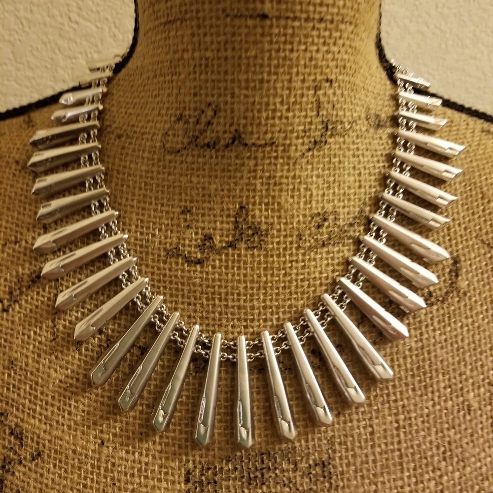 Kendra Scott Jill Statement Necklace in Silver - Picture 2 of 3